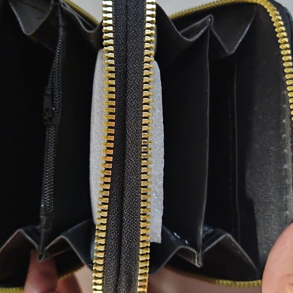 Gucci Black Quilted Leather Wallet - Picture 2 of 2